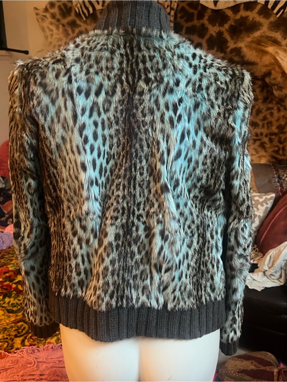 Authentic vintage 70’s dyed ocelot fur print bomber jacket - Picture 3 of 9